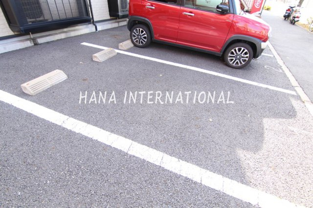 レオパレスＳＡＫＵの駐車場