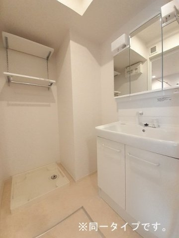 ルアナ　　刈谷市近郊の賃貸ならクラスホーム刈谷店の洗面所|明るい洗面所です