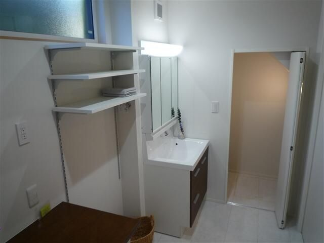 庄栄町戸建の洗面所