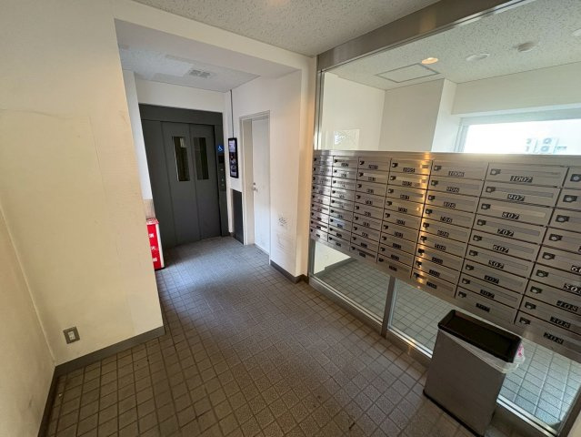 大阪市西区九条３丁目の賃貸マンションのロビー