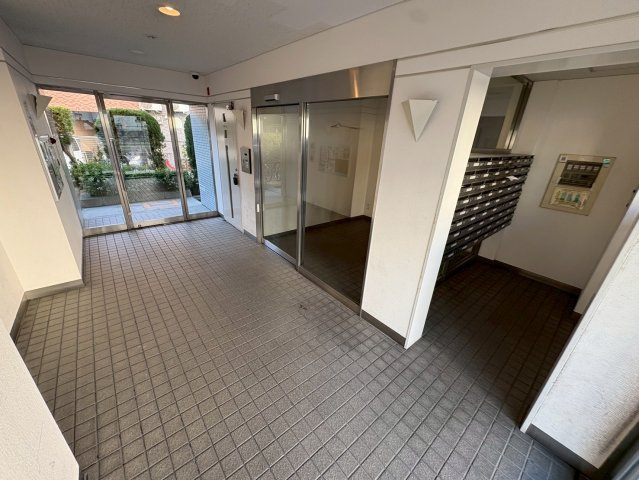 大阪市西区九条３丁目の賃貸マンションのロビー