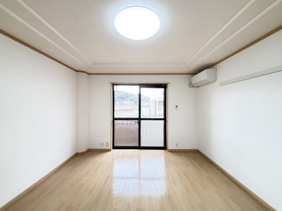 【居間・リビング】 | ブライトフューチャー・Ｎ | イメージ102号室の写真（反転あり）