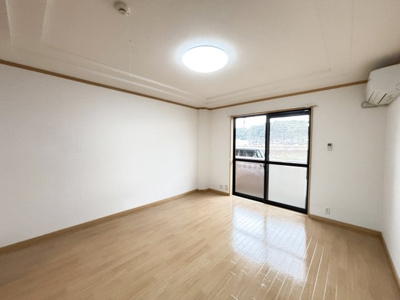 【居間・リビング】 | ブライトフューチャー・Ｎ | イメージ102号室の写真（反転あり）