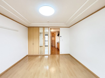 【居間・リビング】 | ブライトフューチャー・Ｎ | イメージ102号室の写真（反転あり）