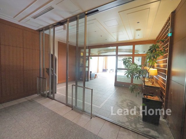 【エントランス】 | パークコート赤坂桜坂 | オートロック付きでセキュリティ面に配慮されております。