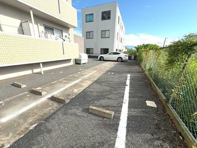 ウェールＫの駐車場