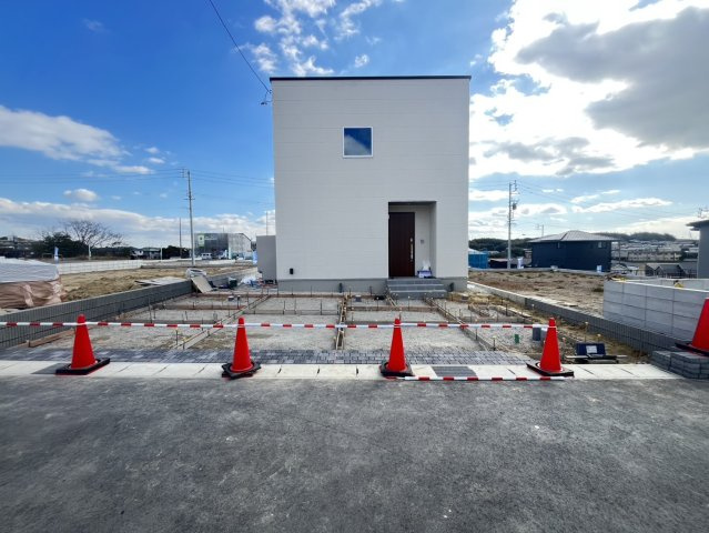 知多市日長字坂ブタ　No.22の前面道路含む現地写真|並列駐車3台可能☆
