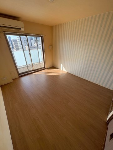 大阪市西区本田１丁目の賃貸マンションの居間・リビング