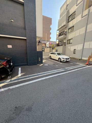 大阪市西区本田１丁目の賃貸マンションの駐車場