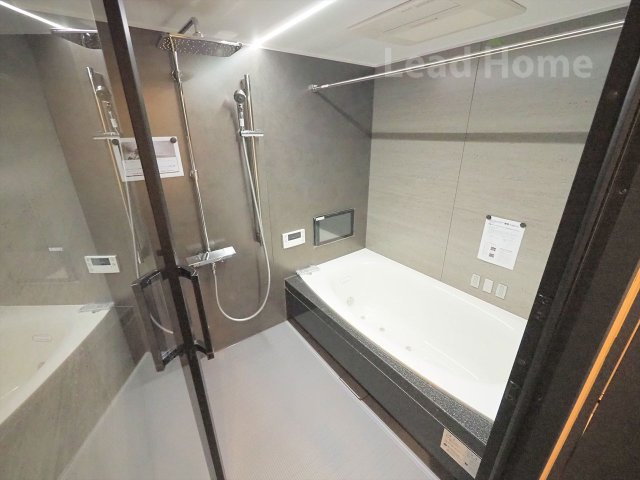 【浴室】 | パロス白金 | 1日の疲れを癒せる1620サイズのバスルーム。