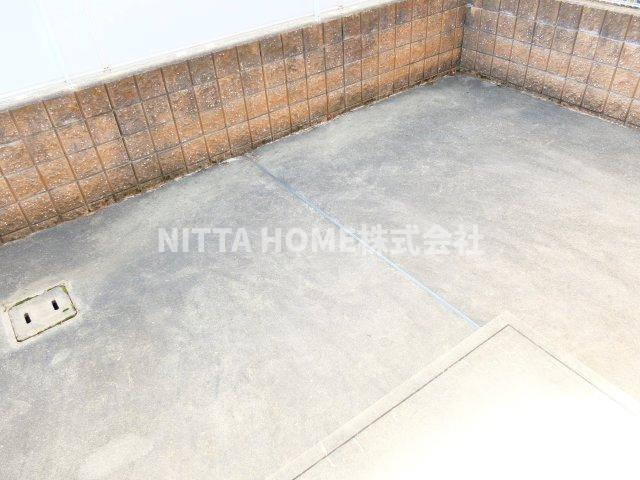 ハーティープレイスＢの駐車場|南向きの専用テラスもあります☆彡