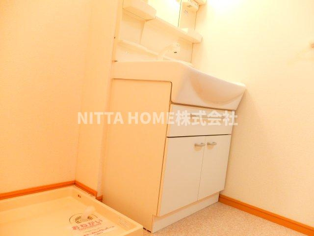 ハーティープレイスＢの洗面所|室内洗濯機置場になります＊