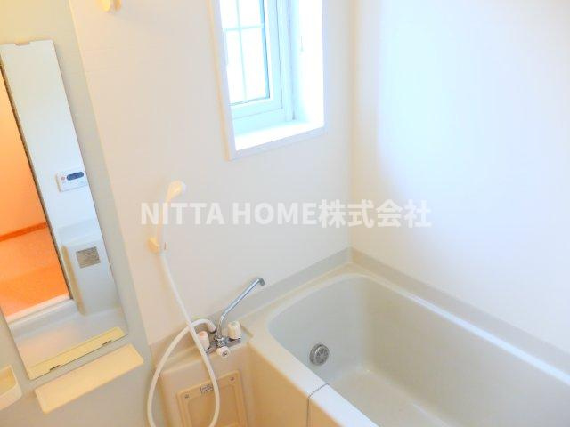 ハーティープレイスＢの浴室|衛生面でも嬉しい浴室小窓付き◎