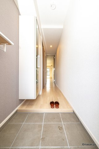 メゾンラテ稲葉の玄関