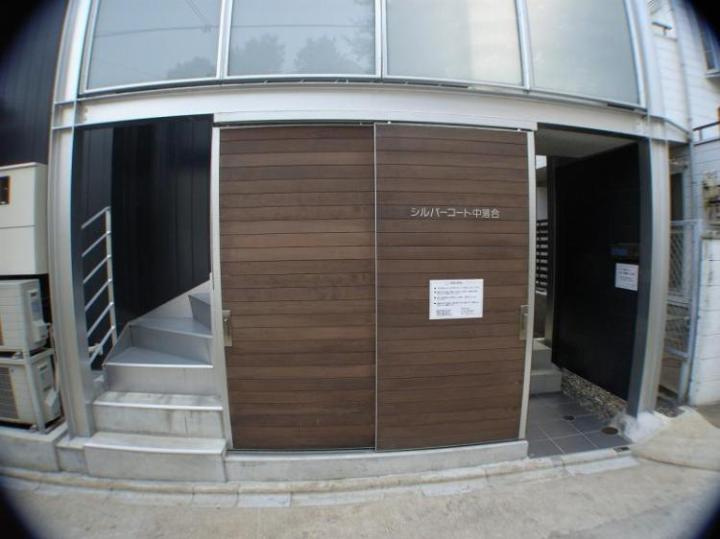 シルバーコート中落合のエントランス
