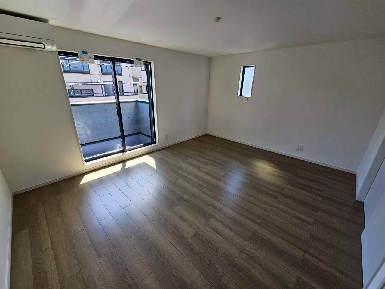 T-SQUARE岡本の居間・リビング