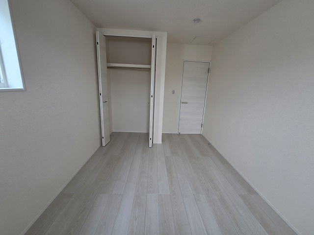 小牧市久保一色南１丁目　新築戸建　２号棟の洋室|個人の部屋や寝室として使える洋室です