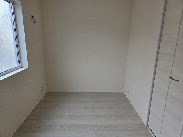 小牧市久保一色南１丁目　新築戸建　２号棟の洋室|使い勝手のいい洋室です
