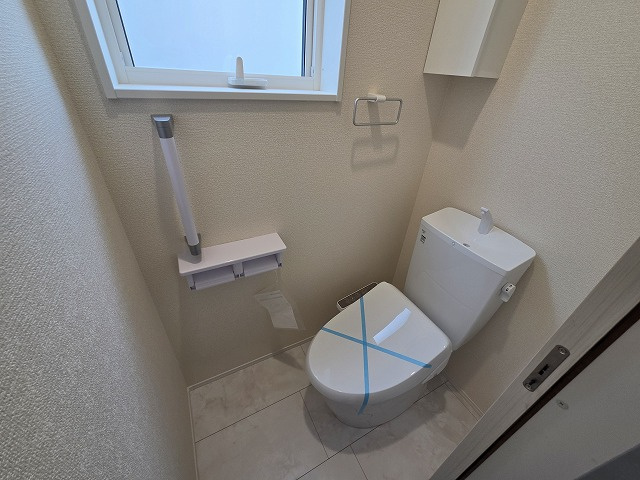 小牧市久保一色南１丁目　新築戸建　２号棟のトイレ|2階のトイレです