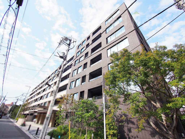 【外観】 | ザ・パークハウスグラン南青山高樹町 | 港区南青山7丁目に建つ「ザ・パークハウスグラン南青山高樹町」。地下1階付地上7階建・総戸数86戸のマンションです。