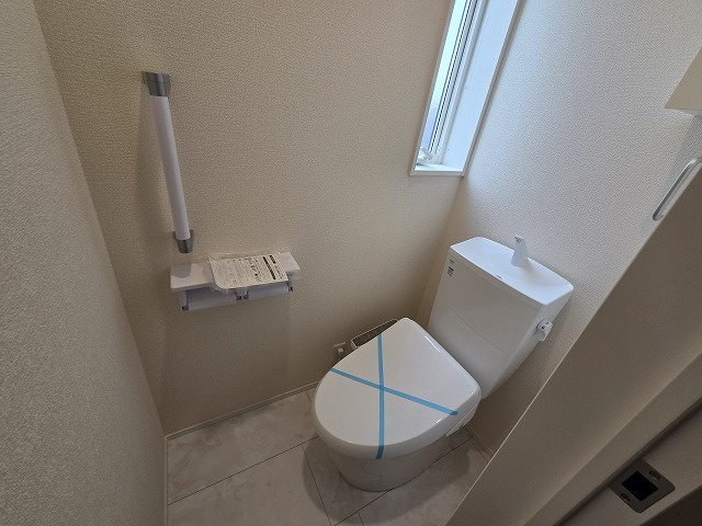 小牧市久保一色南１丁目　新築戸建　３号棟のトイレ|2階のトイレです