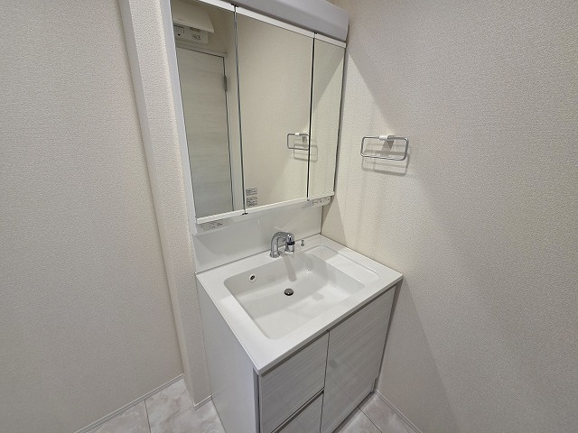 小牧市久保一色南１丁目　新築戸建　３号棟の独立洗面台|独立洗面台で身支度をすべて済ませてしまいましょう