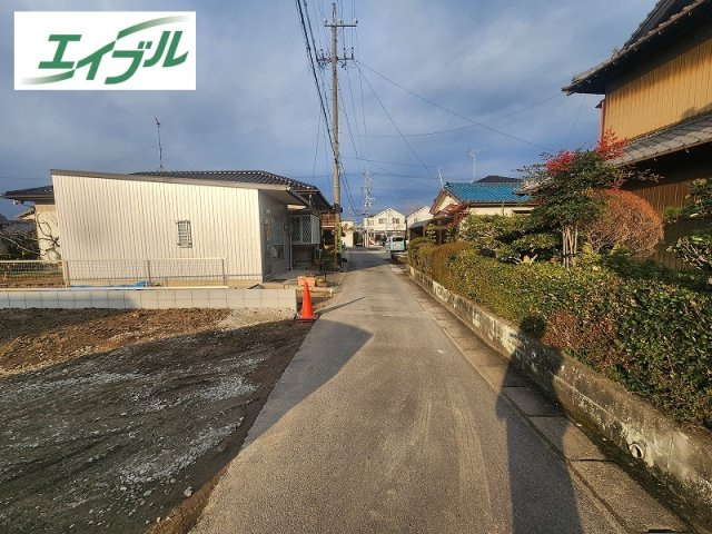 小牧市久保一色南１丁目　新築戸建　３号棟の前面道路含む現地写真