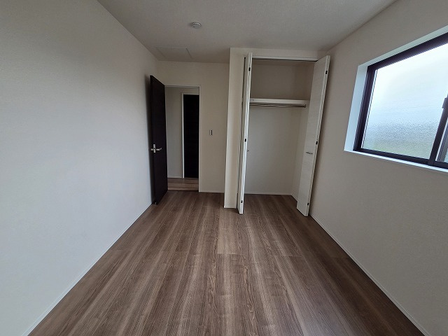 小牧市久保一色南１丁目　新築戸建　４号棟の洋室|ゆったりした洋室です