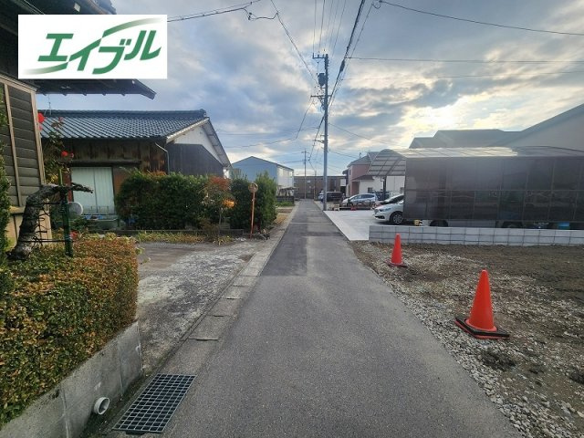 小牧市久保一色南１丁目　新築戸建　４号棟の前面道路含む現地写真