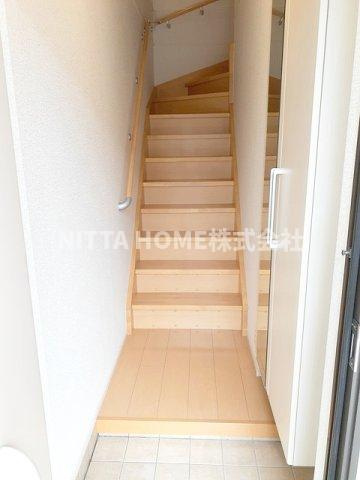 フォンテーヌ柏原Ⅱの玄関|きれいな玄関です◇