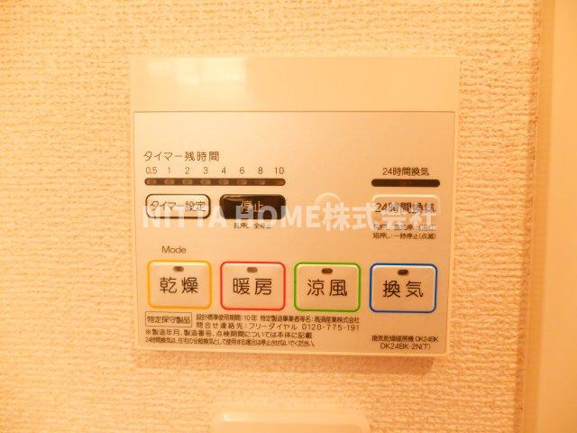 フォンテーヌ柏原Ⅱのその他共用部分|洗濯物の乾燥に便利な浴室乾燥付き◎