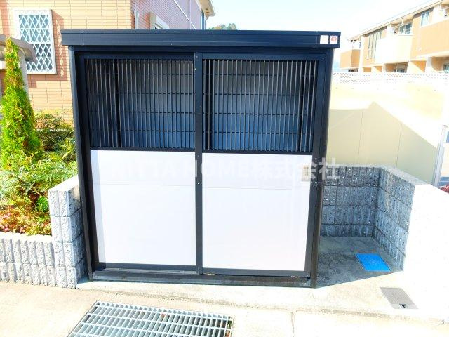 フォンテーヌ柏原Ⅱのその他|敷地内ゴミ捨て場になります＊