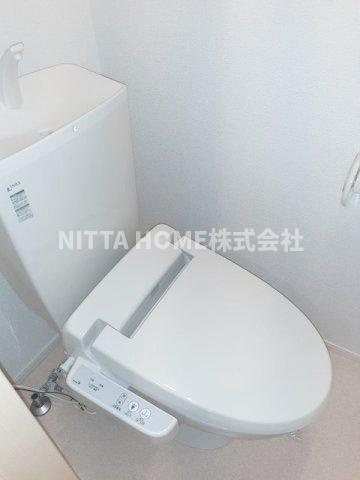 フォンテーヌ柏原Ⅱのトイレ|温水洗浄付きのトイレです＊