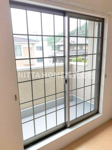 フォンテーヌ柏原Ⅱのバルコニー|日当たり良好な南向きバルコニーです★