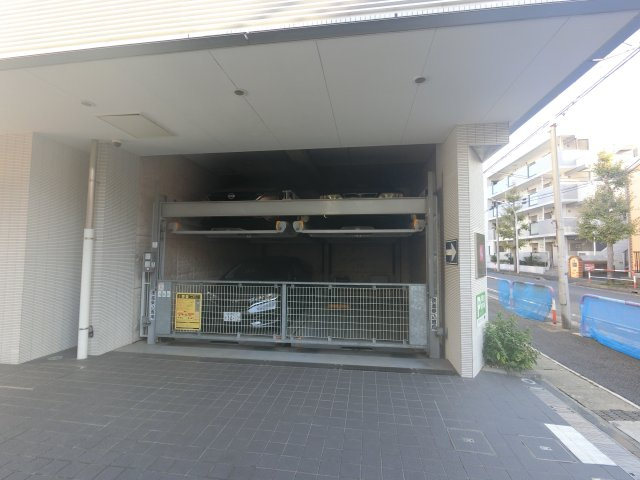 ドゥーエ浦安の駐車場