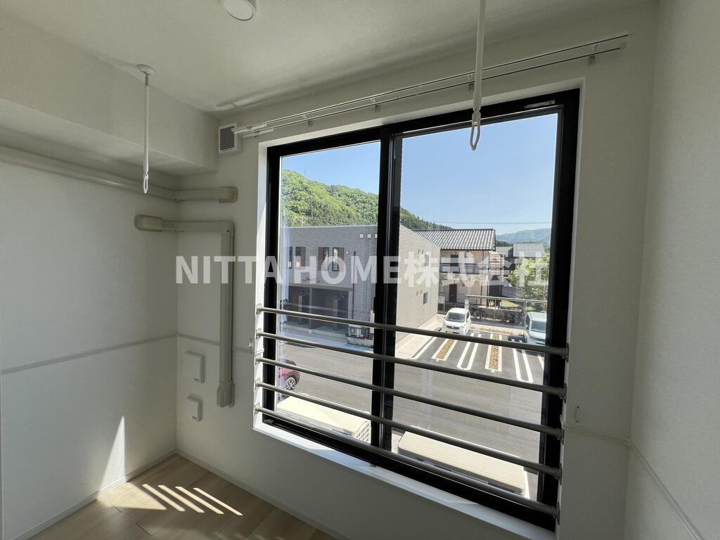 アイルーⅡのバルコニー|嬉しいサンルームも搭載★