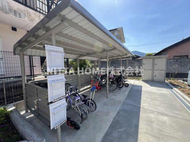 アイルーⅡのその他|屋根付きの駐輪場は無料です★