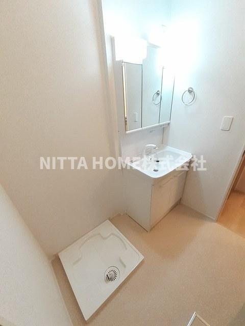 アイルーⅡの洗面所|三面鏡付き洗面台もあります(^^♪