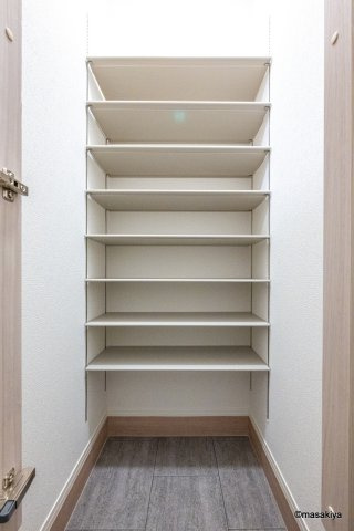 Garden蔵の収納|写真は同じ大和ハウスの最近のものです。参考にご覧ください。