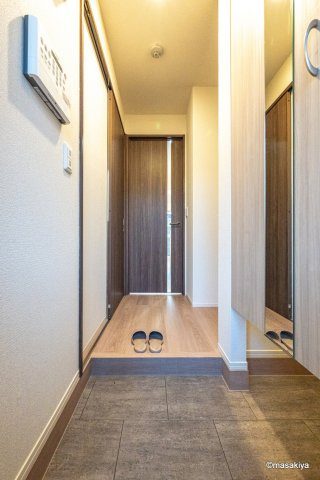 Garden蔵の玄関|写真は同じ大和ハウスの最近のものです。参考にご覧ください。