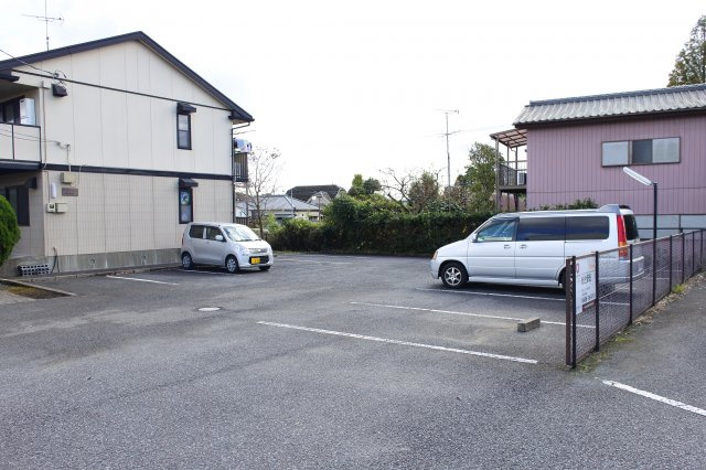 パストラルの駐車場