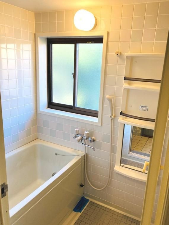 代沢戸建の浴室