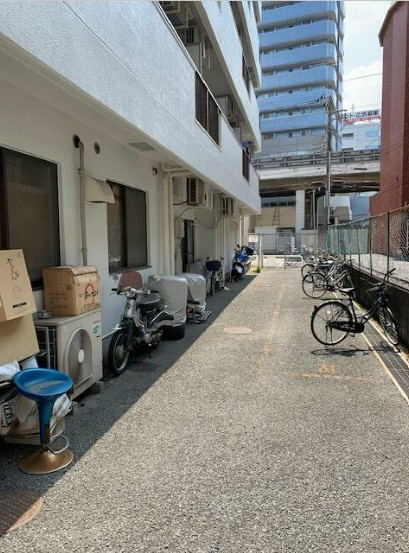 朝霞市西弁財１丁目の賃貸マンションの駐車場
