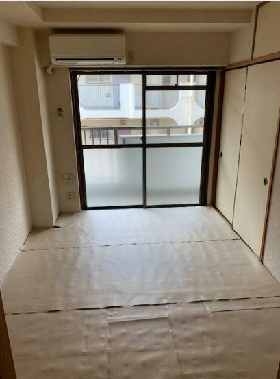 朝霞市西弁財１丁目の賃貸マンションの居間・リビング|原状回復後のシートを外す前です