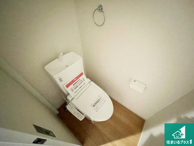 尼崎市水堂町　第1期　新築一戸建てのトイレ|1・2階の2ヶ所にあるので、朝の忙しい時間の順番待ちもなく、深夜の利用にも大変便利です。