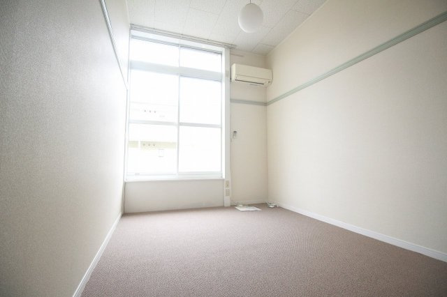 レオパレス立花寺Ⅱの居間・リビング