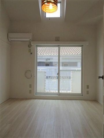 ローズアパート(Q-064)の居間・リビング