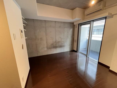 【居間・リビング】 | ＡＸＡＳ東京イーストレジデンス | コンクリート風のアクセントク… 