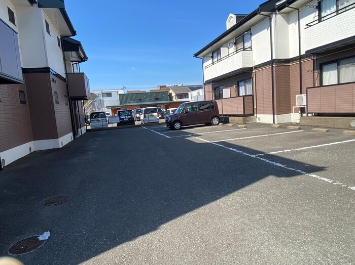 ロイヤルファミール　Cの駐車場