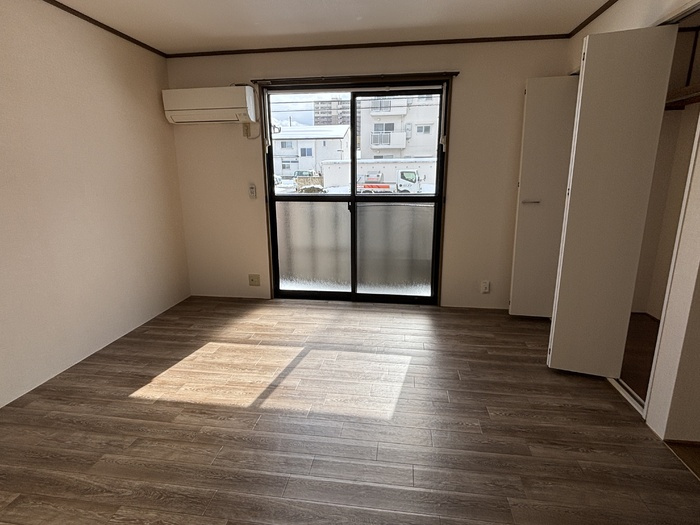 ロイヤルファミール　Cの居間・リビング